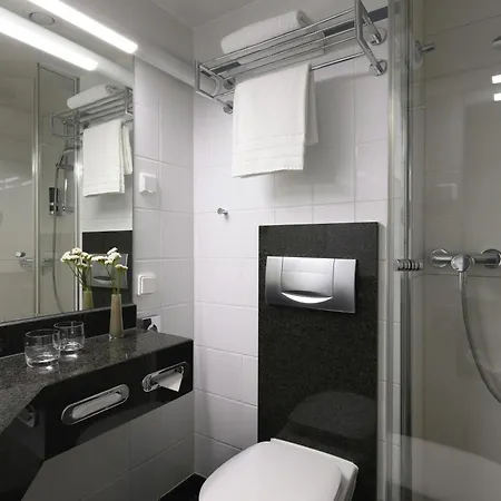 Leonardo Center 3*