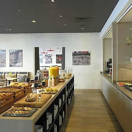 Leonardo Center 3*