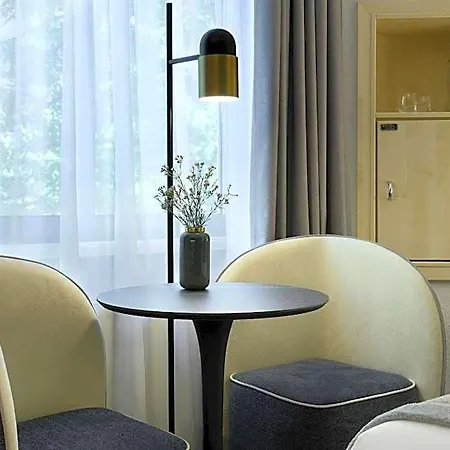 Leonardo Center 3*