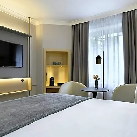 Hotel Leonardo Center 3*