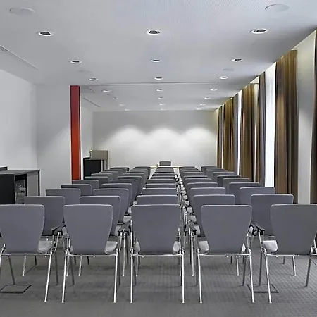 Leonardo Center 3*