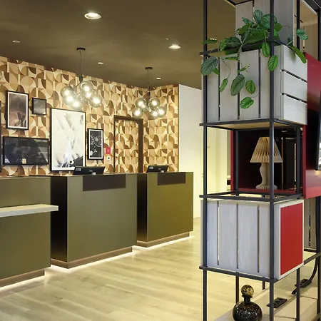 Leonardo Center 3*