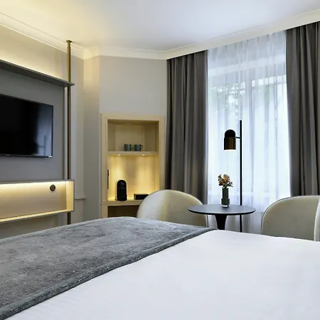 Leonardo Center 3*