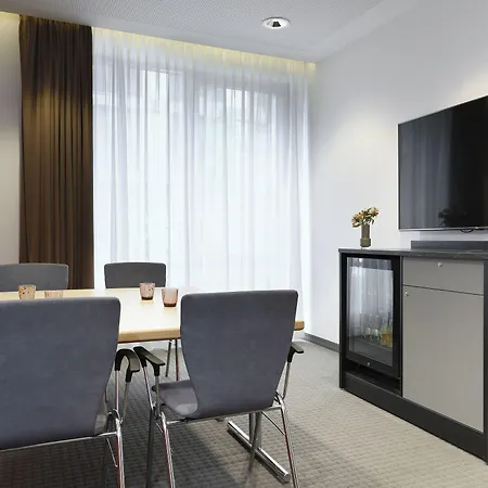 Leonardo Center 3*