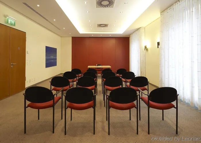 Hotel Center By Leonardo 3*